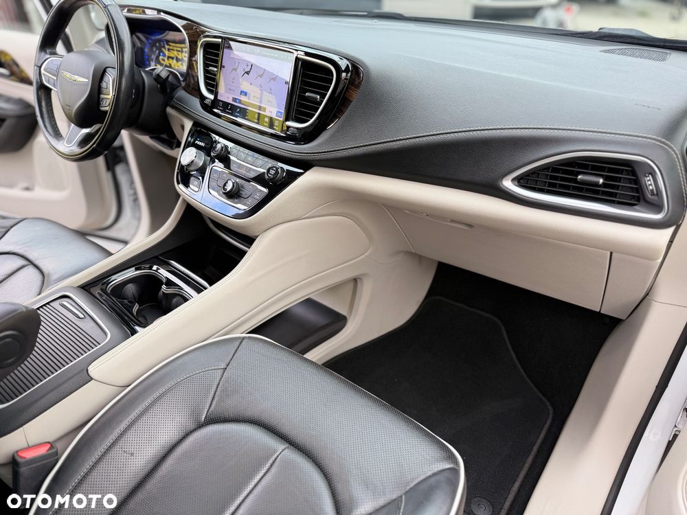 Chrysler Pacifica - 29