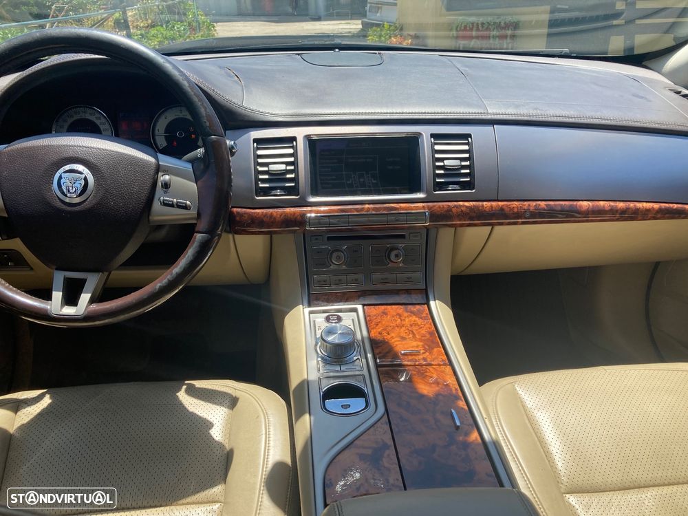 Jaguar XF 2.7 D V6 Luxury - 5