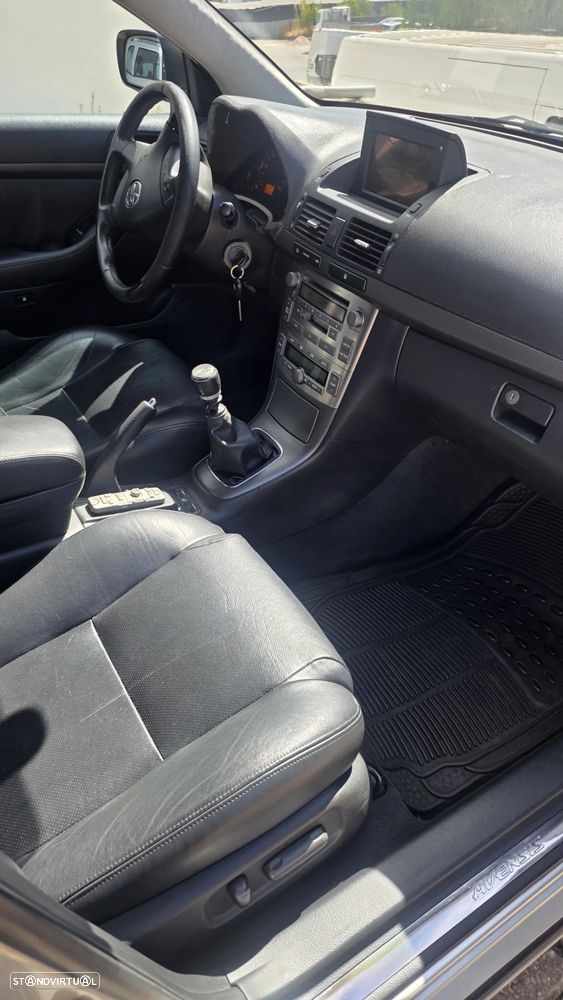 Toyota Avensis SW - 5