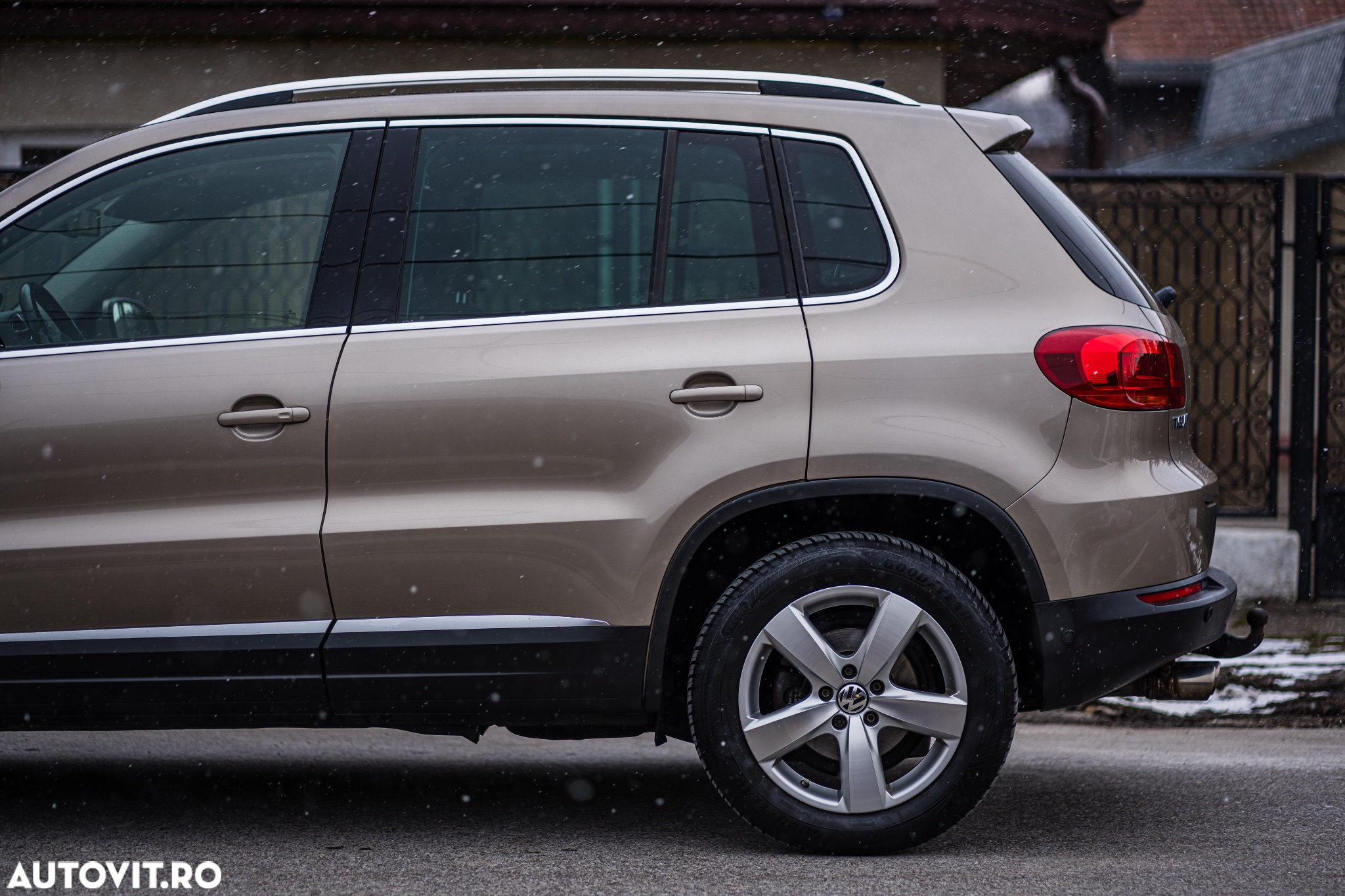 Volkswagen Tiguan 2.0 TDI 4Motion DSG Sport & Style - 27