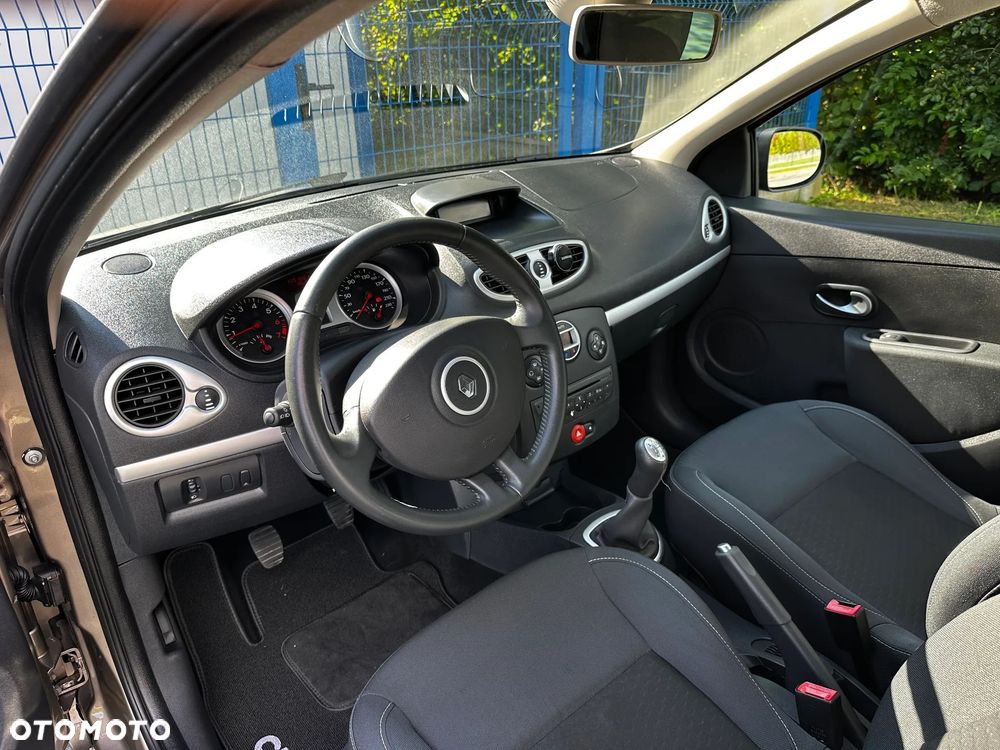 Renault Clio 1.2 16V 75 Expression - 14
