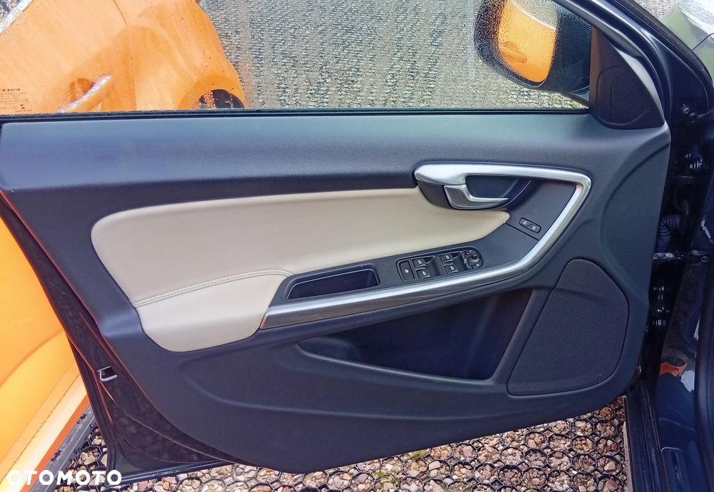 Volvo V60 Cross Country - 13