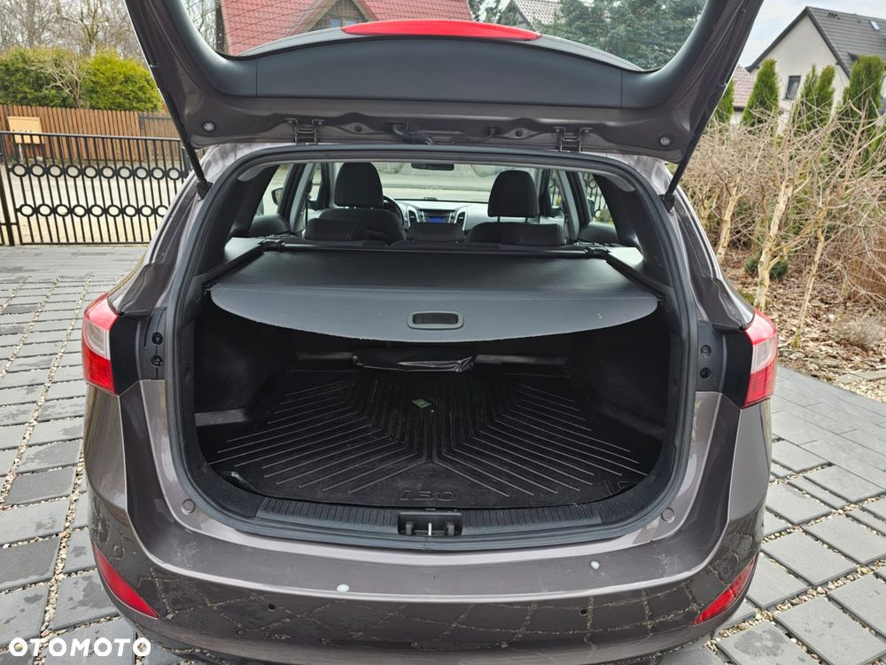 Hyundai i30 blue 1.6 CRDi Style - 12