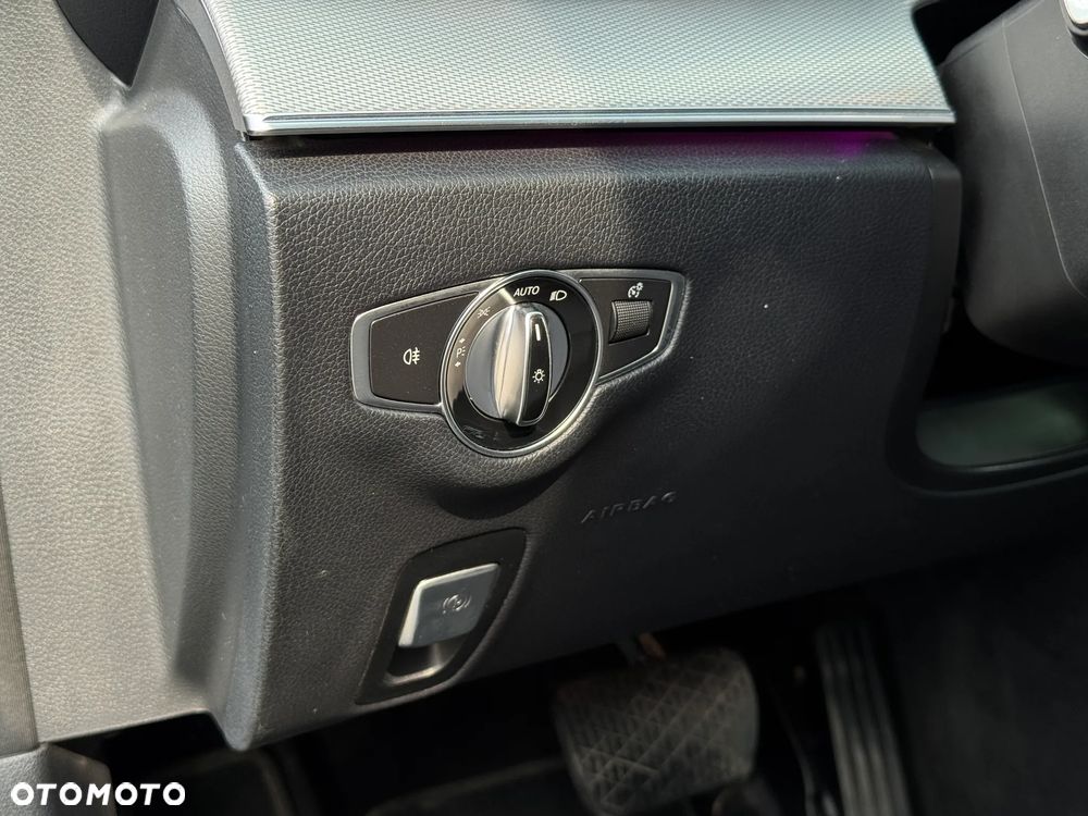Mercedes-Benz Klasa E 200 d 9G-TRONIC - 40