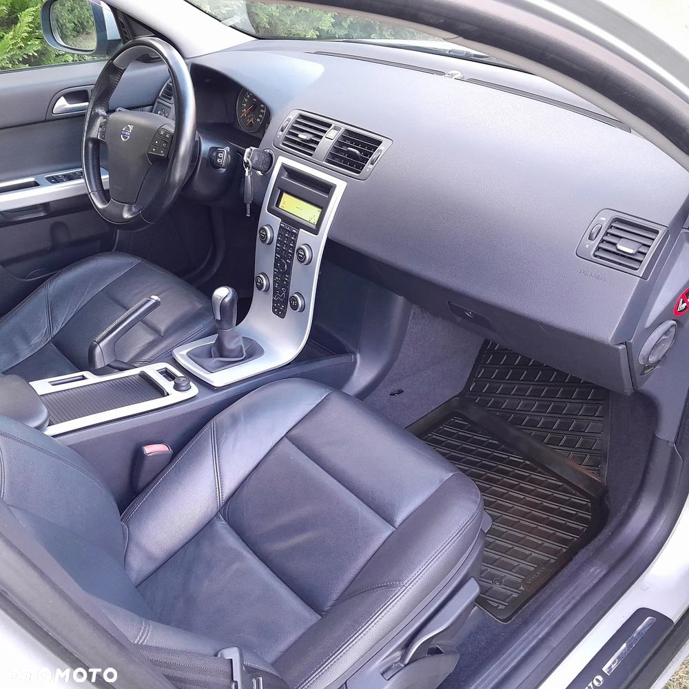 Volvo V50 D2 R-Design - 16