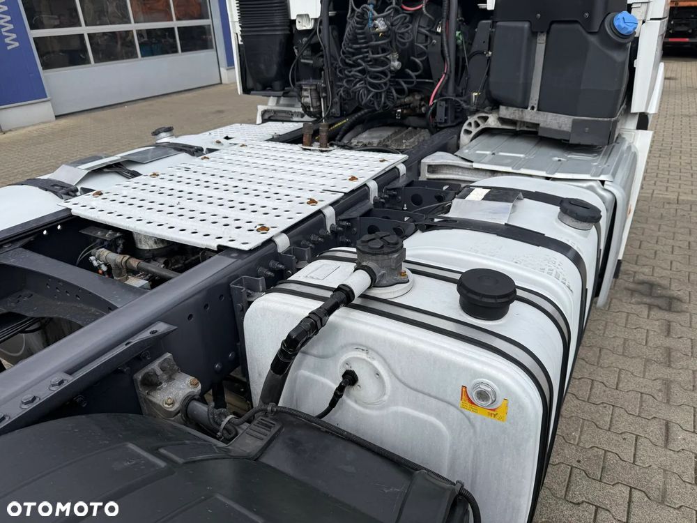 Volvo FH16 650 6x4 EURO6 CIĄGNIK SIODŁOWY Z HYDRAULIKĄ - 23