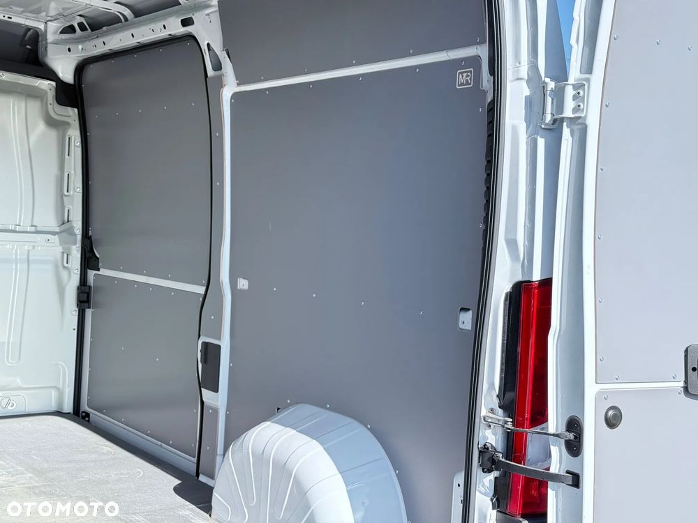 Peugeot Boxer Furgon Blaszak L2H2 Bogate Wyposażenie - 22