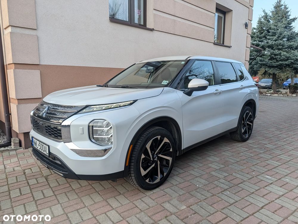 Mitsubishi Outlander - 1
