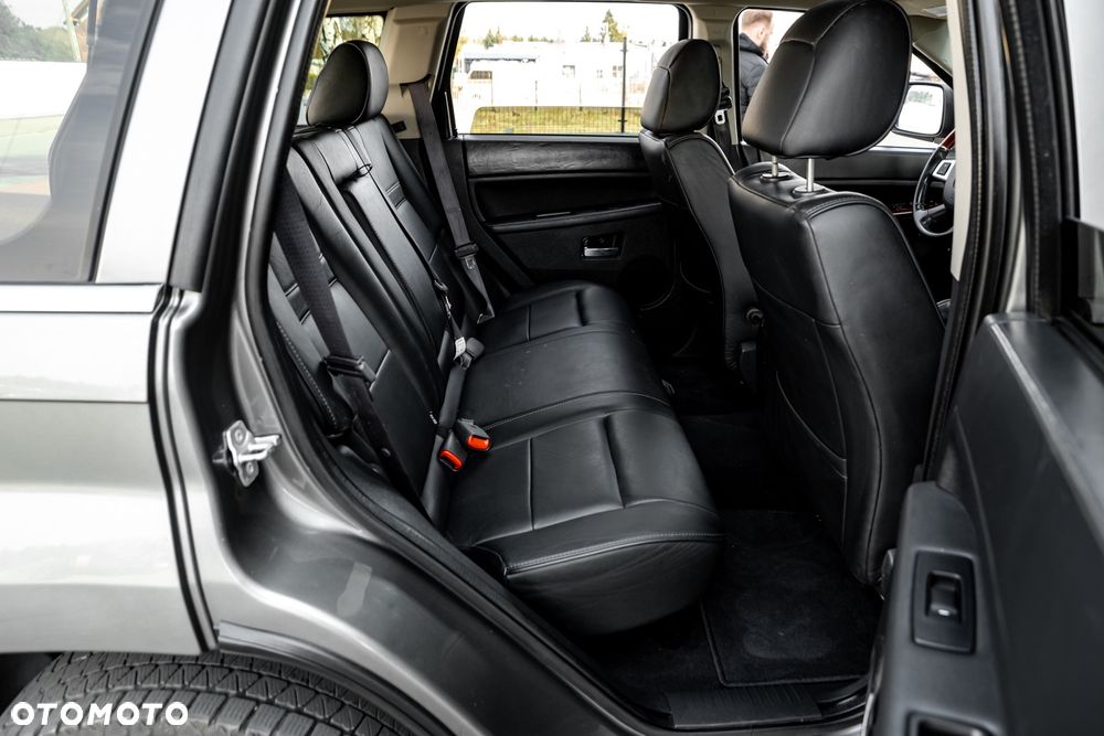 Jeep Grand Cherokee - 21