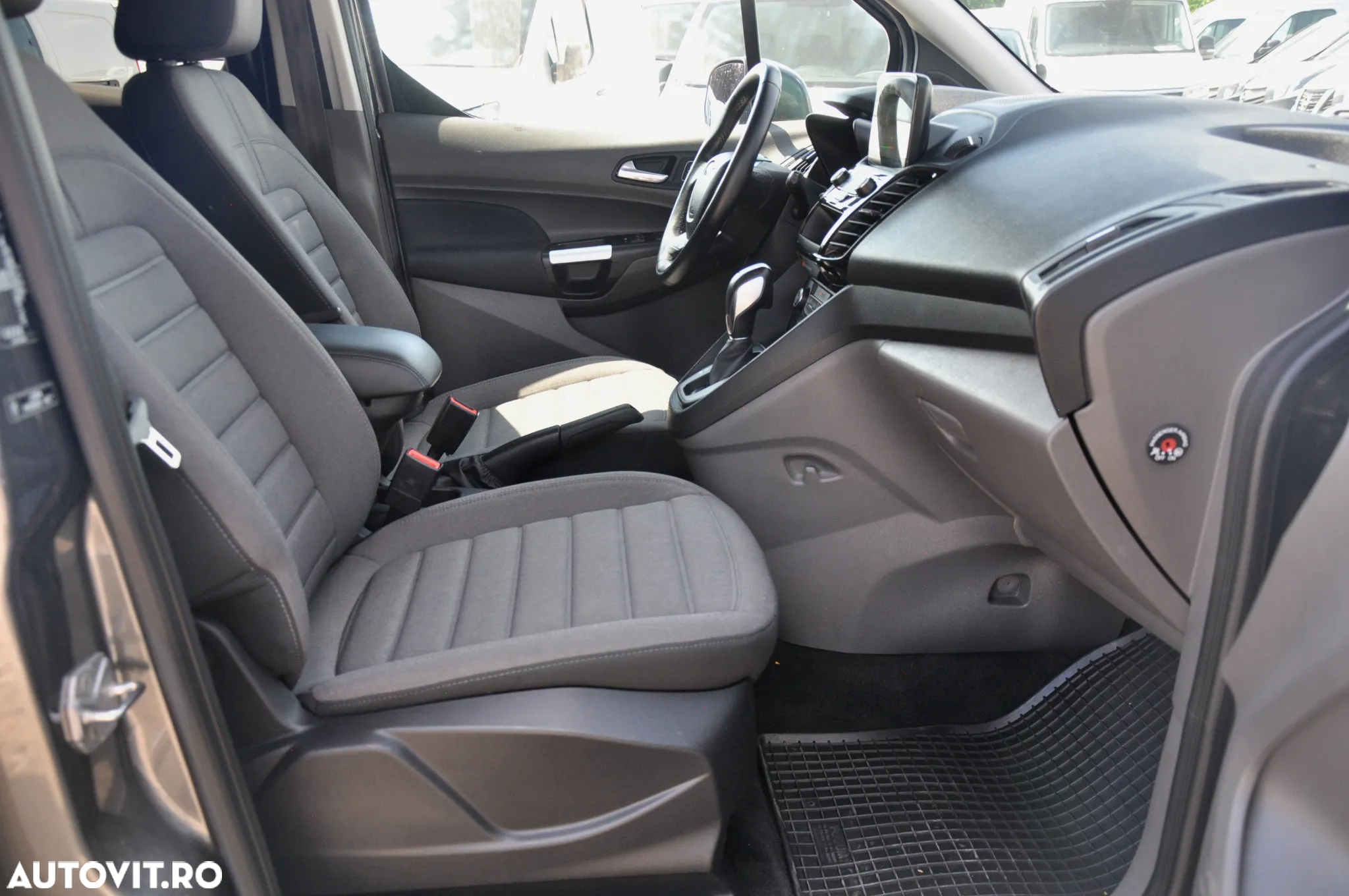 Ford Tourneo Connect 5 Locuri Aut. - 9