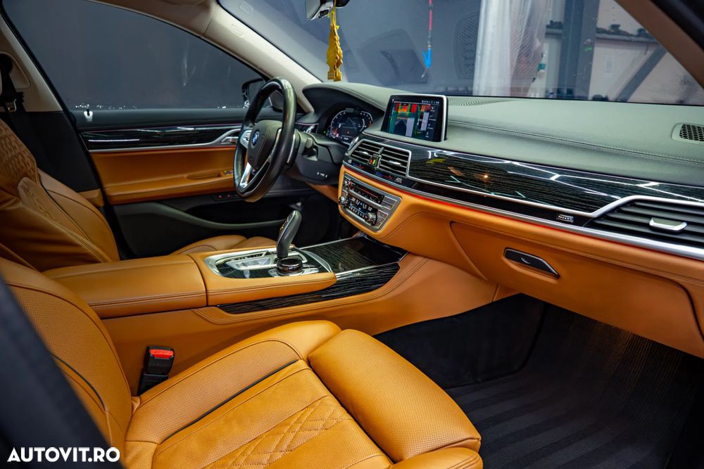 BMW Seria 7 740d xDrive MHEV - 17