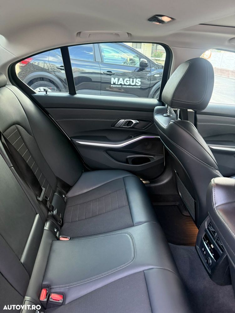BMW Seria 3 330i AT - 7
