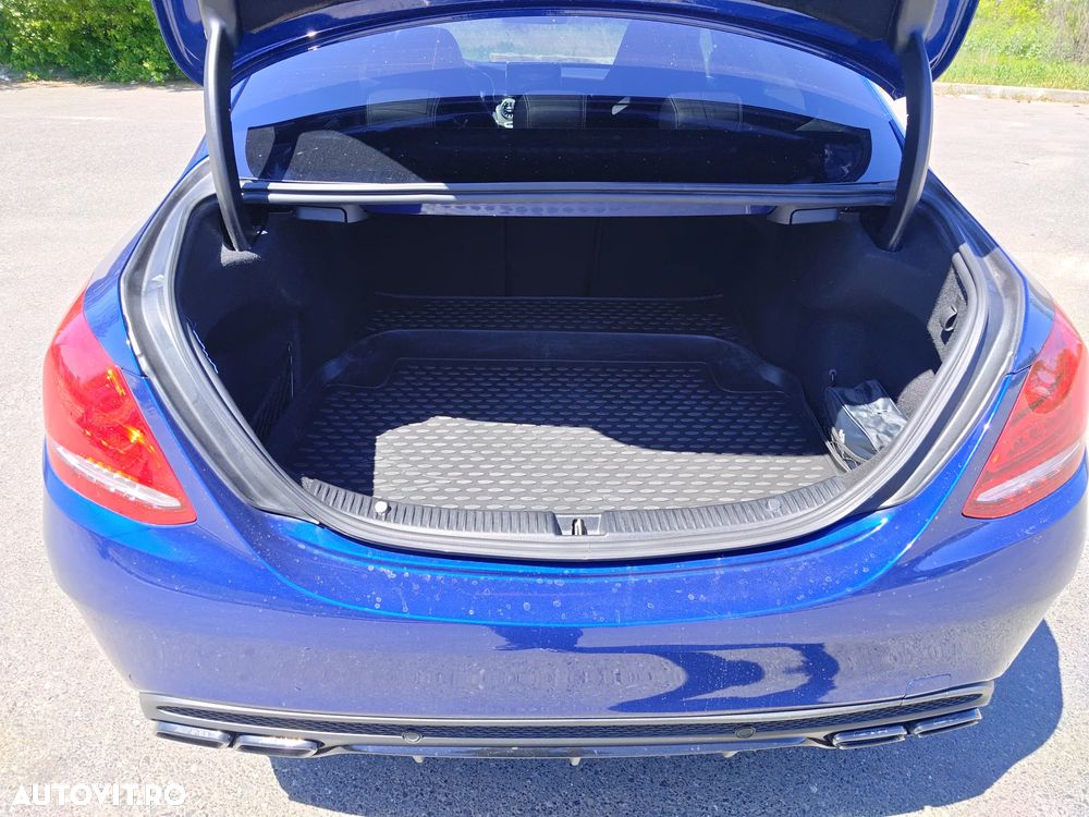 Mercedes-Benz C 63 AMG - 12