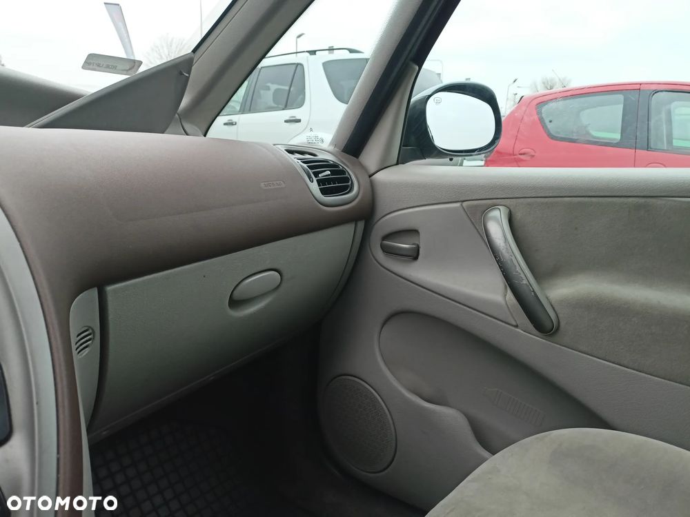 Citroën Xsara Picasso - 12