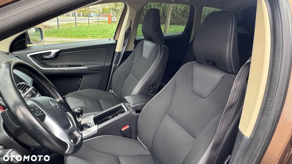 Volvo XC 60 2.4D AWD Momentum - 27