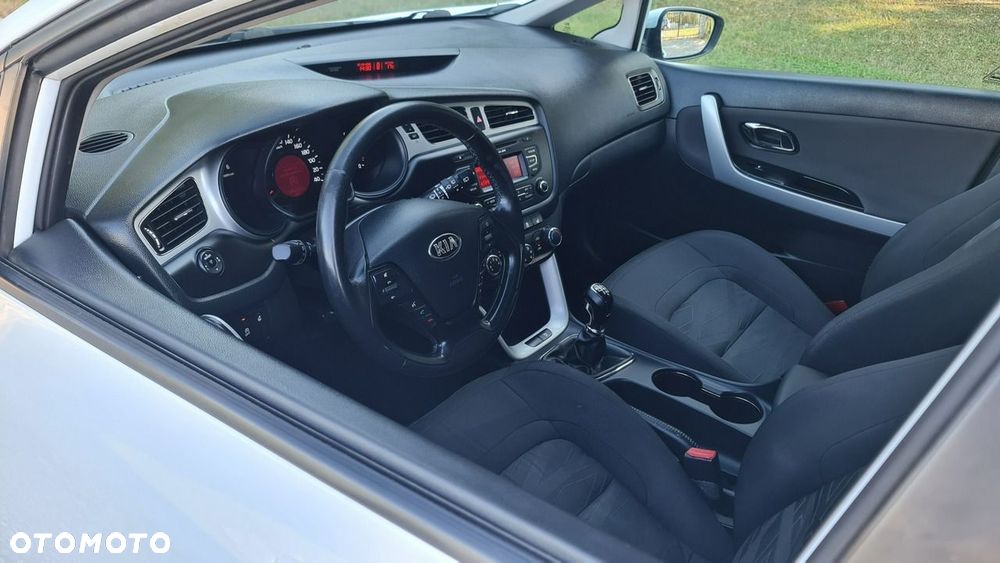 Kia Ceed - 12