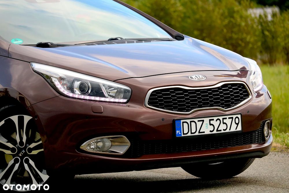 Kia Ceed 1.6 CRDi 128 Fifa World Cup Edition - 13