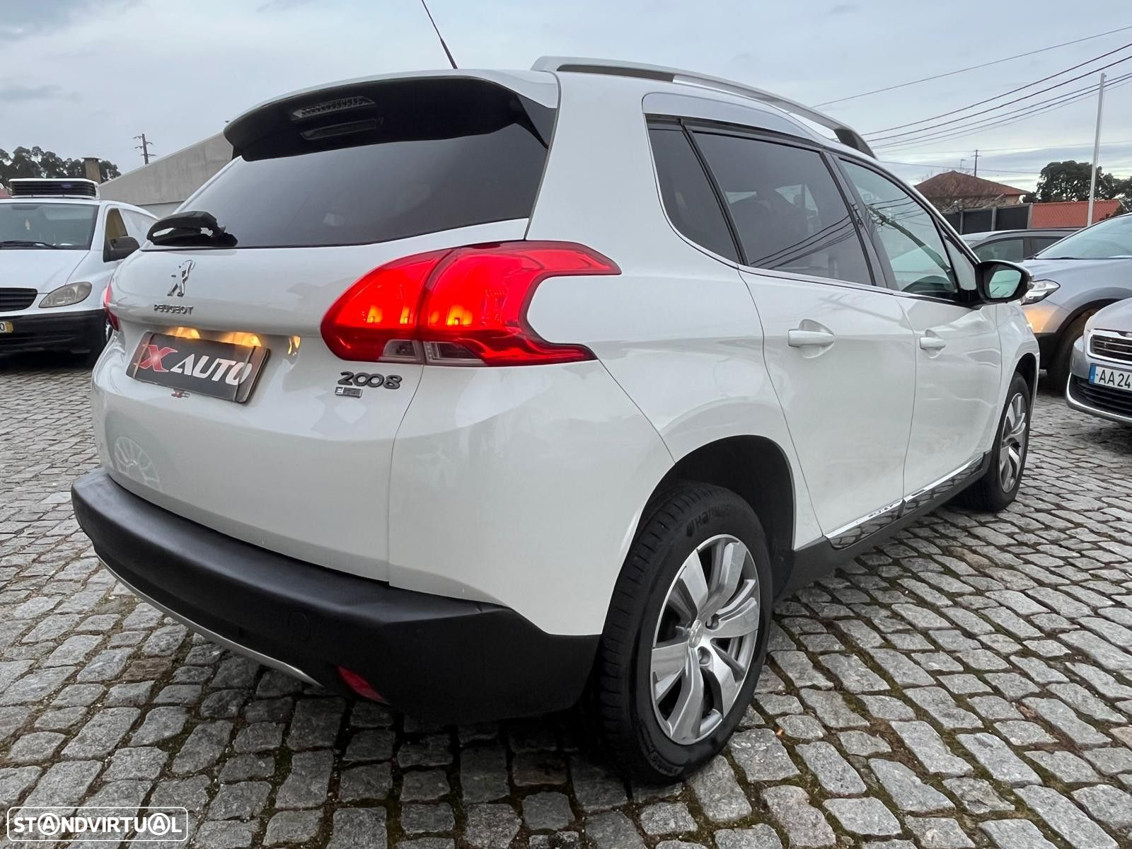 Peugeot 2008 1.6 e-HDi Allure - 4