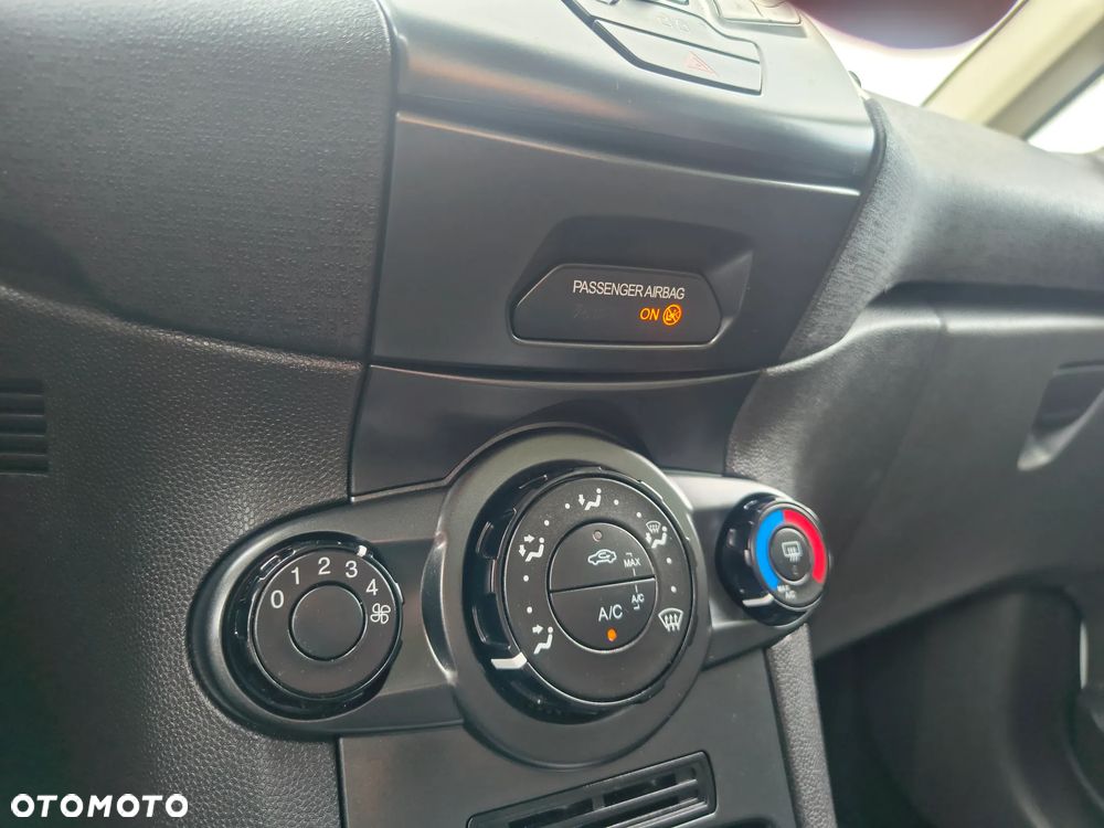 Ford Fiesta 1.25 Celebration - 24