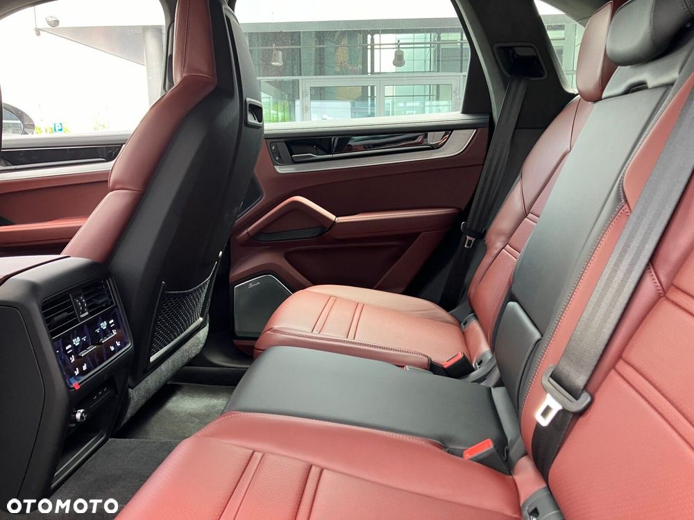 Porsche Cayenne - 16