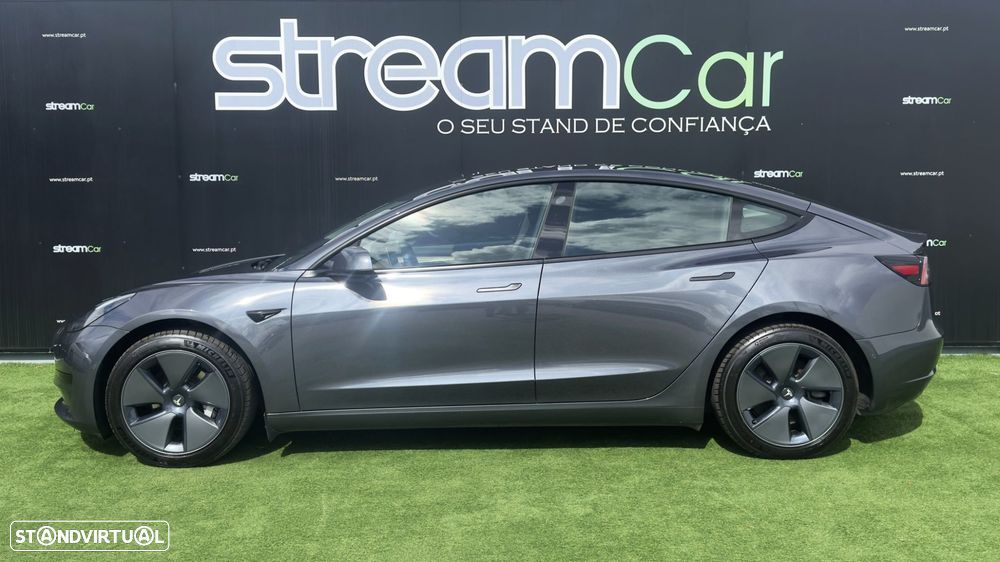 Tesla Model 3 Standard Range Plus RWD — fotografia 3