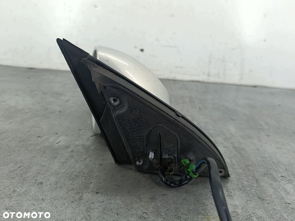 LUSTERKO LEWE VW PASSAT B6 3C0857933  LR7L - 7