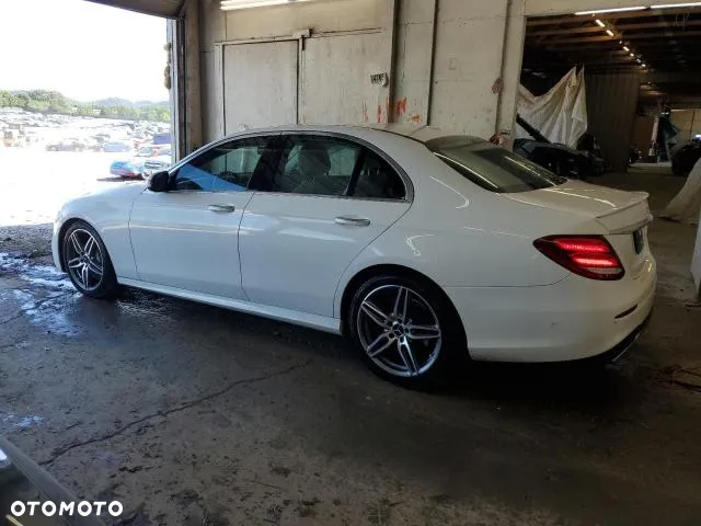 Mercedes-Benz Klasa E 300 9G-TRONIC Exclusive - 2