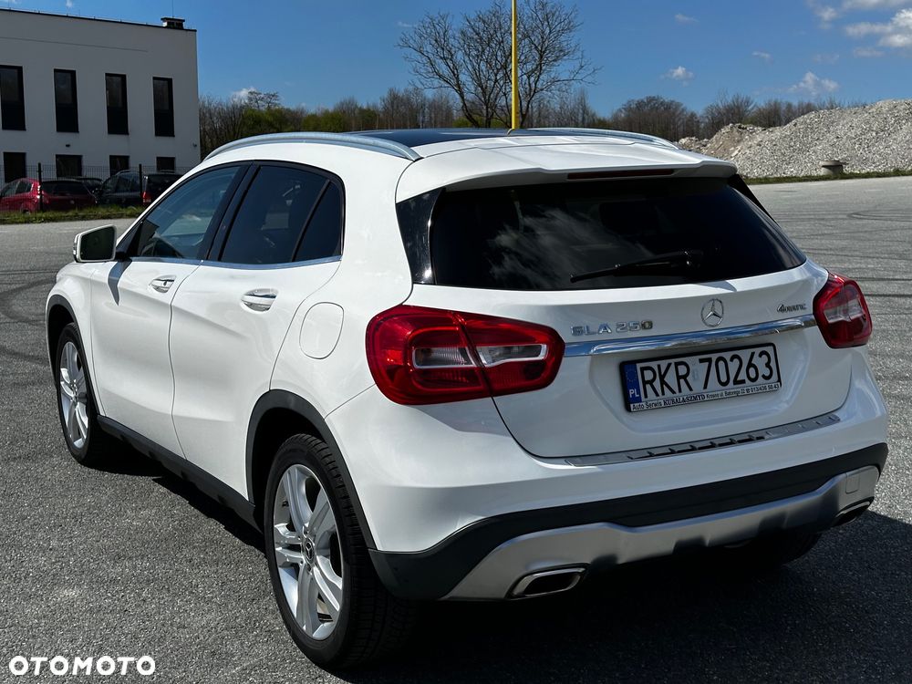 Mercedes-Benz GLA 250 4Matic 7G-DCT - 7