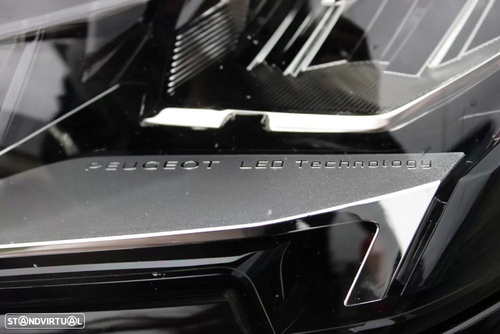 Peugeot 5008 1.5 BlueHDi Allure Pack EAT8 - 27