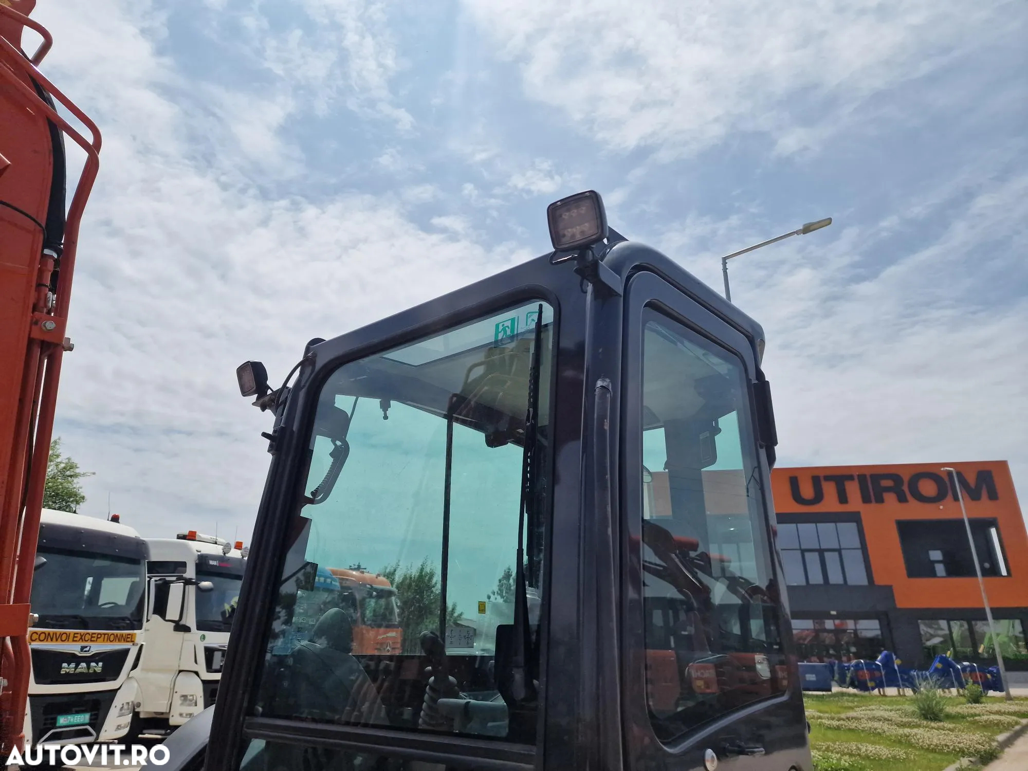 Hitachi ZX55, 5,5 tone, Cupa excavare+cupa taluz, inst picon, AC, Senile 90% ok, Computer de bord in limba romana, CA NOU, posibilitate leasing 4 ani-PROMOTIE 57900 EUR+Tva - 26