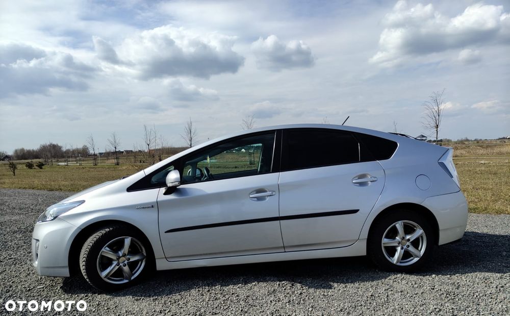 Toyota Prius (Hybrid) - 3