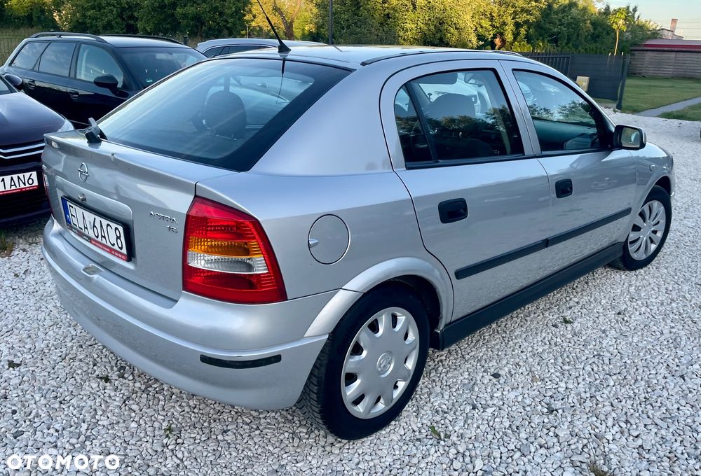 Opel Astra 1.6 GL - 19