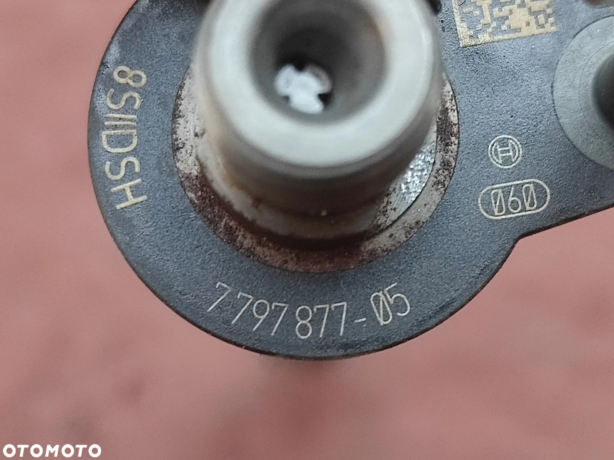 BMW E60LCI / E81 / E82 / E88 / E87 / E90 / E91LCI / E92 / E93 ORYGINALNY WTRYSKIWACZ PALIWA PIEZO / WTRYSKI KOMPLET 4 SZTUKI PIEZO-ELEKTRYCZNYCH DO SILNIKÓW GAMY N47D20 177KM DIESLA O NR. 13 53 7 797 877 - 05 ( 60 ) SPRAWNE W 100% - 24