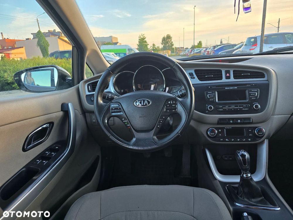 Kia Ceed - 10