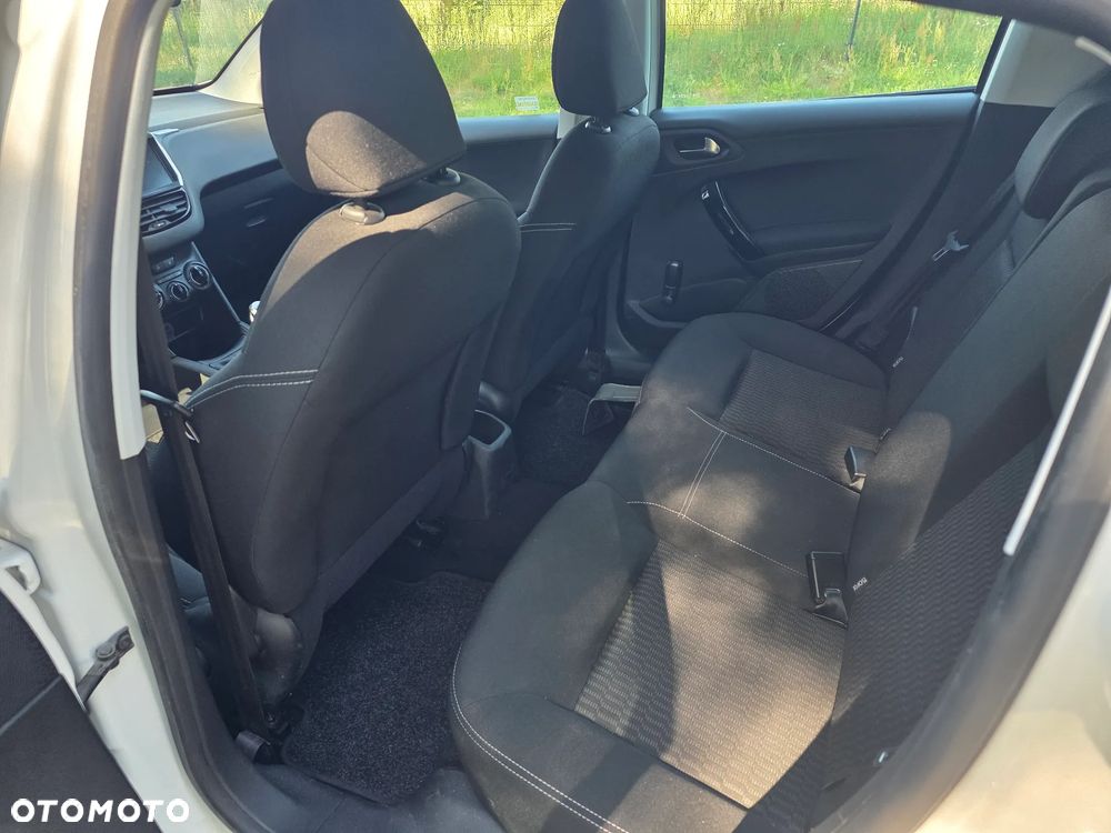 Peugeot 208 BlueHDi 100 Active Pack - 11