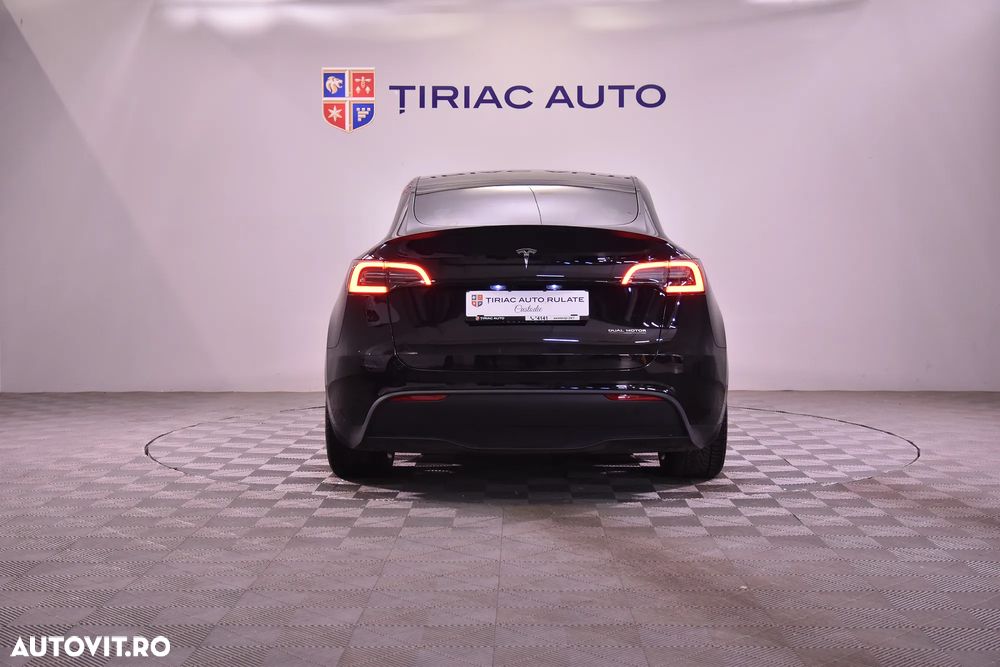 Tesla Model Y - 4