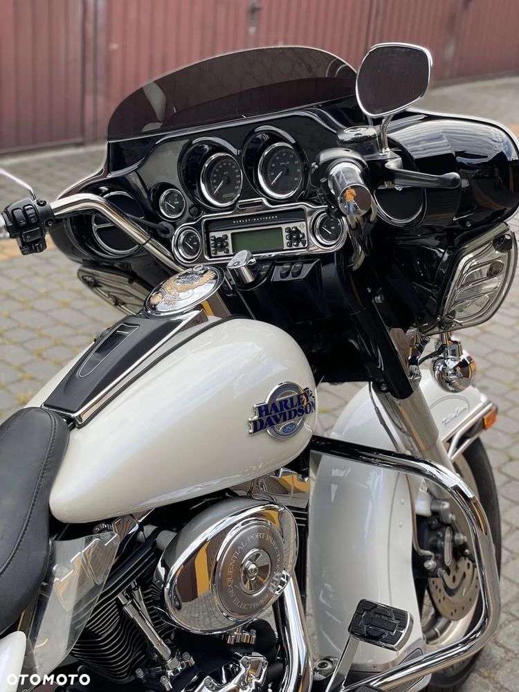 Harley-Davidson FLHT Electra Glide Standard - 2