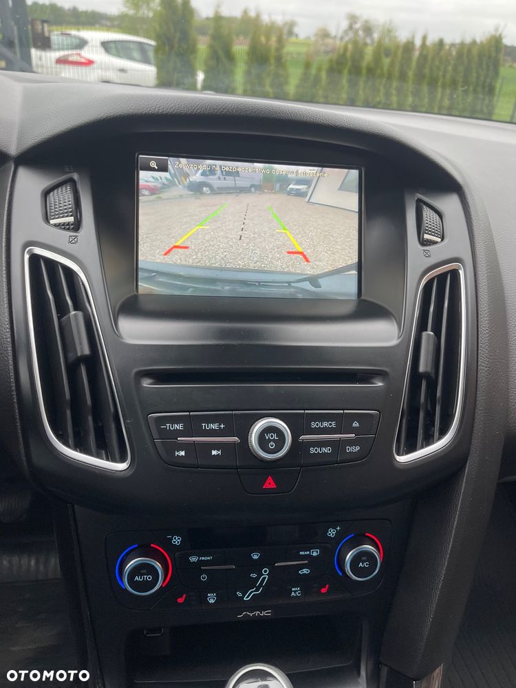 Ford Focus SW ver-turnier-1-5-ecoblue-start--stopp--system-titanium - 15
