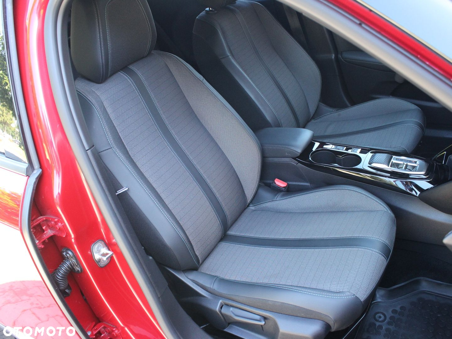 Peugeot 2008 1.2 PureTech Allure Pack S&S EAT8 - 11