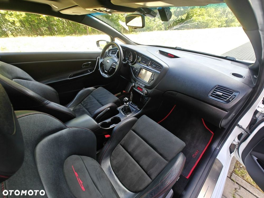 Kia Ceed - 16