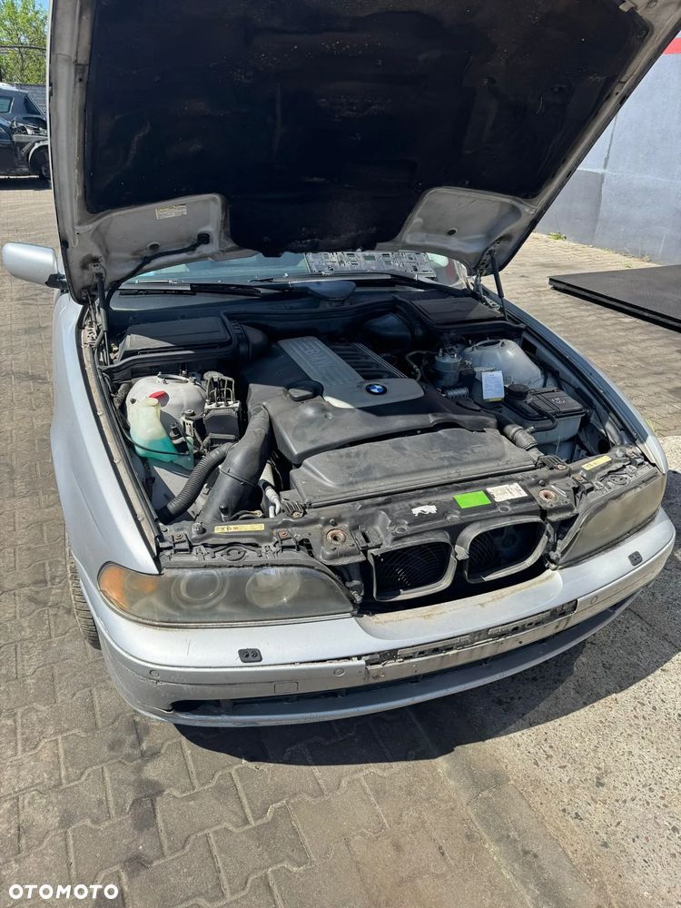 BMW E39 Sedan – całe auto na części - 5