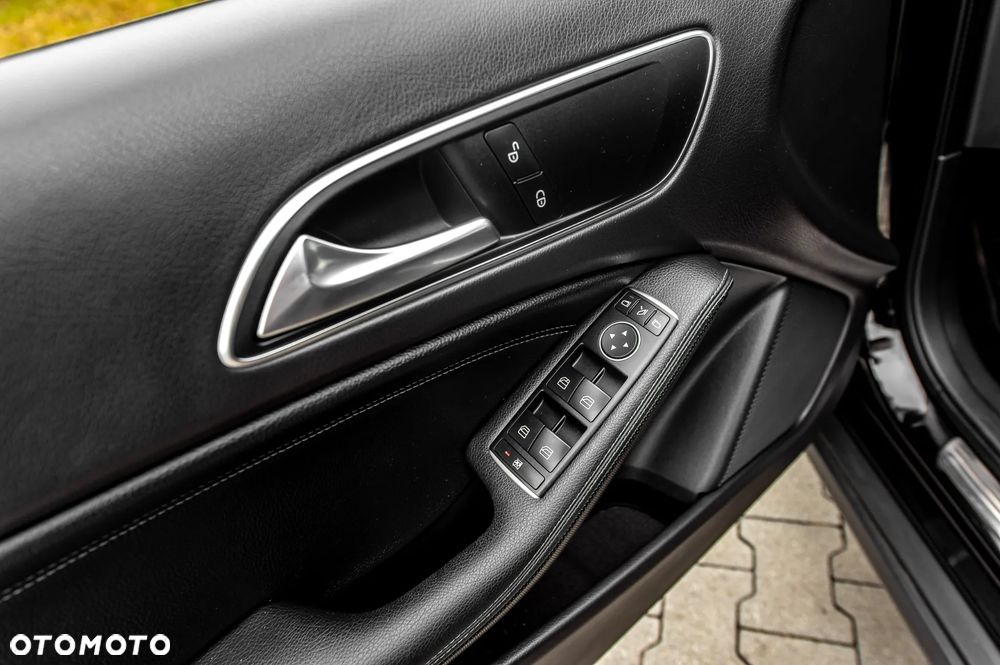 Mercedes-Benz GLA 250 4Matic 7G-DCT Activity Edition - 23