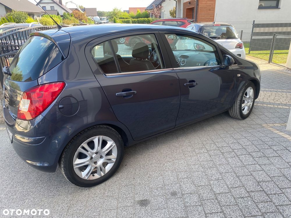 Opel Corsa 1.2 16V Cosmo - 4