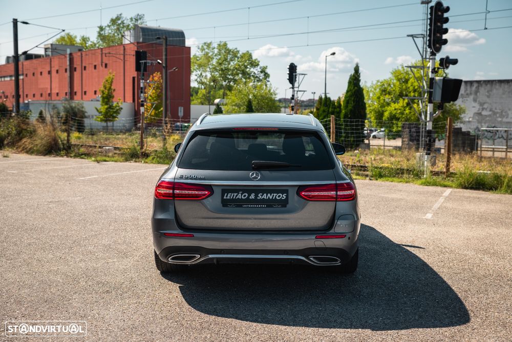Mercedes-Benz E 300 de AMG Line - 53