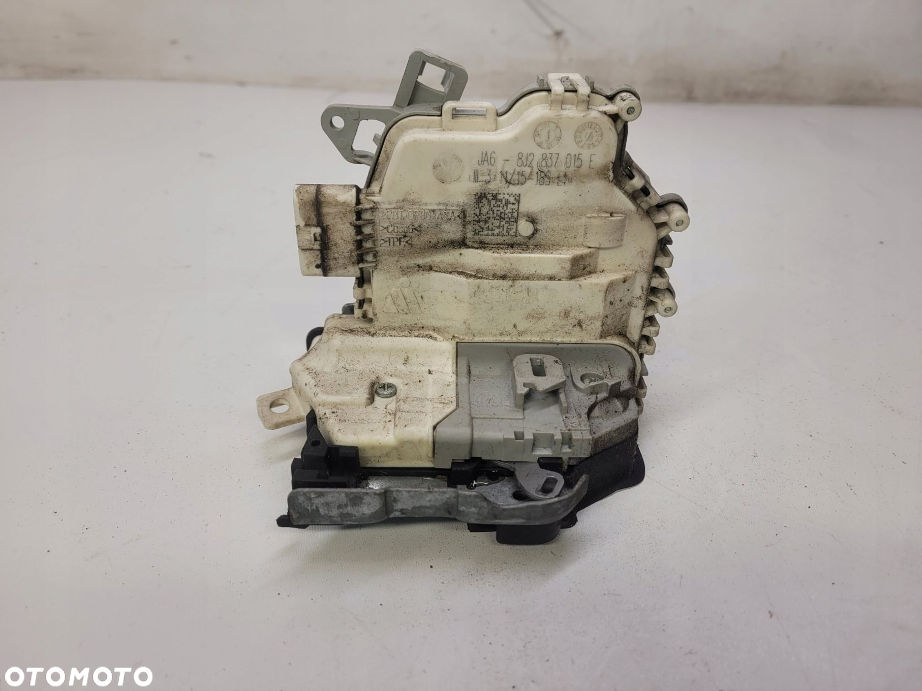 ZAMEK DRZWI LEWY PRZÓD AUDI A4 B8 A5 Q5 8J2837015E - 2