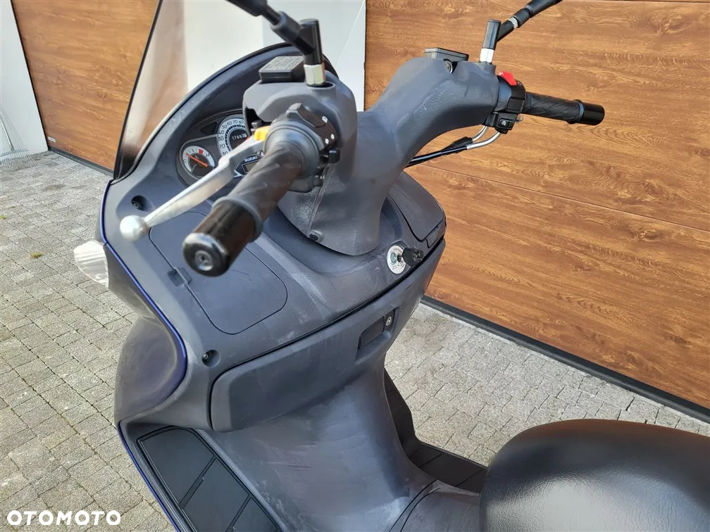 Suzuki Burgman - 23