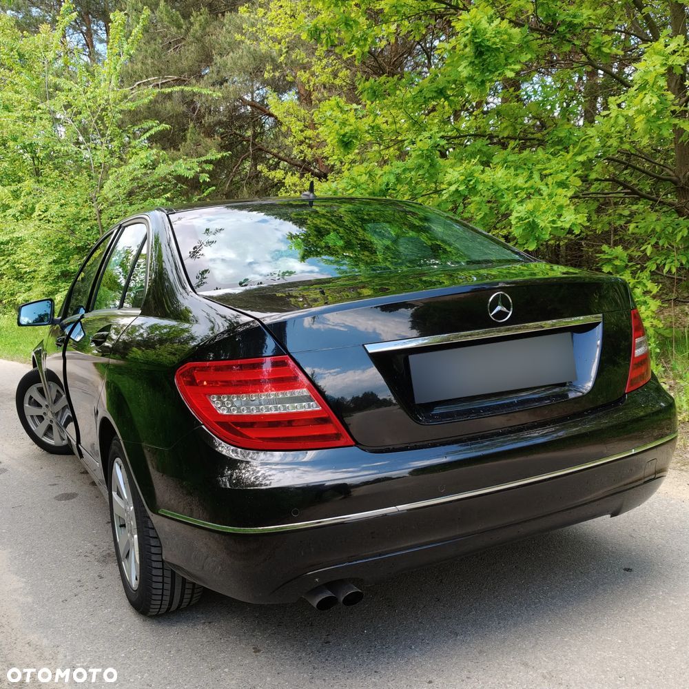 Mercedes-Benz Klasa C 180 CGI BlueEff Avantgarde - 5