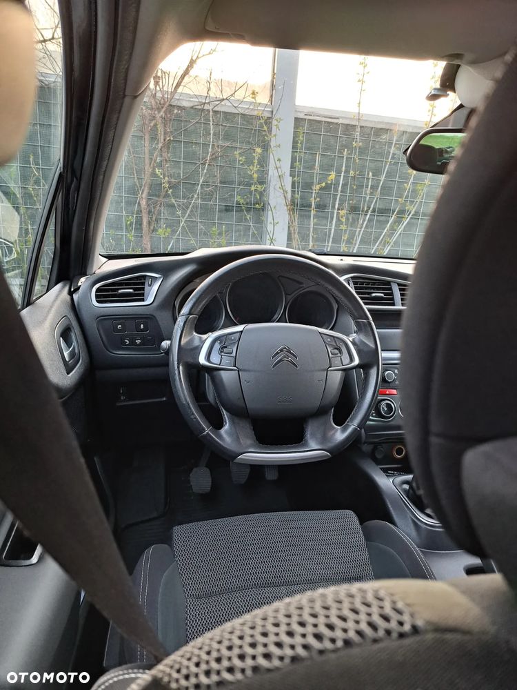 Citroën C4 e-HDi 115 Selection - 16