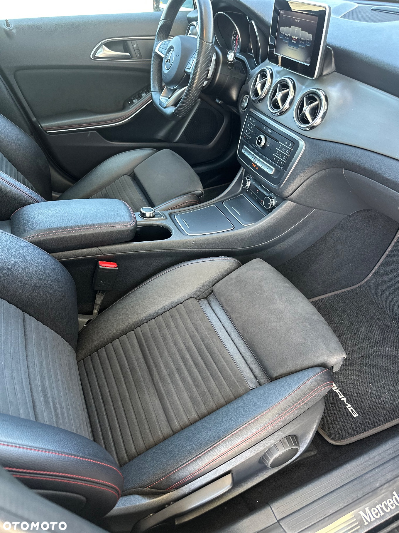 Mercedes-Benz GLA 180 7G-DCT AMG Line - 8