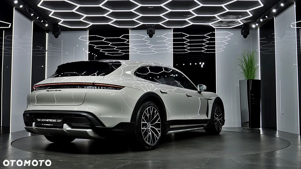 Porsche Taycan Turbo Cross Turismo - 8